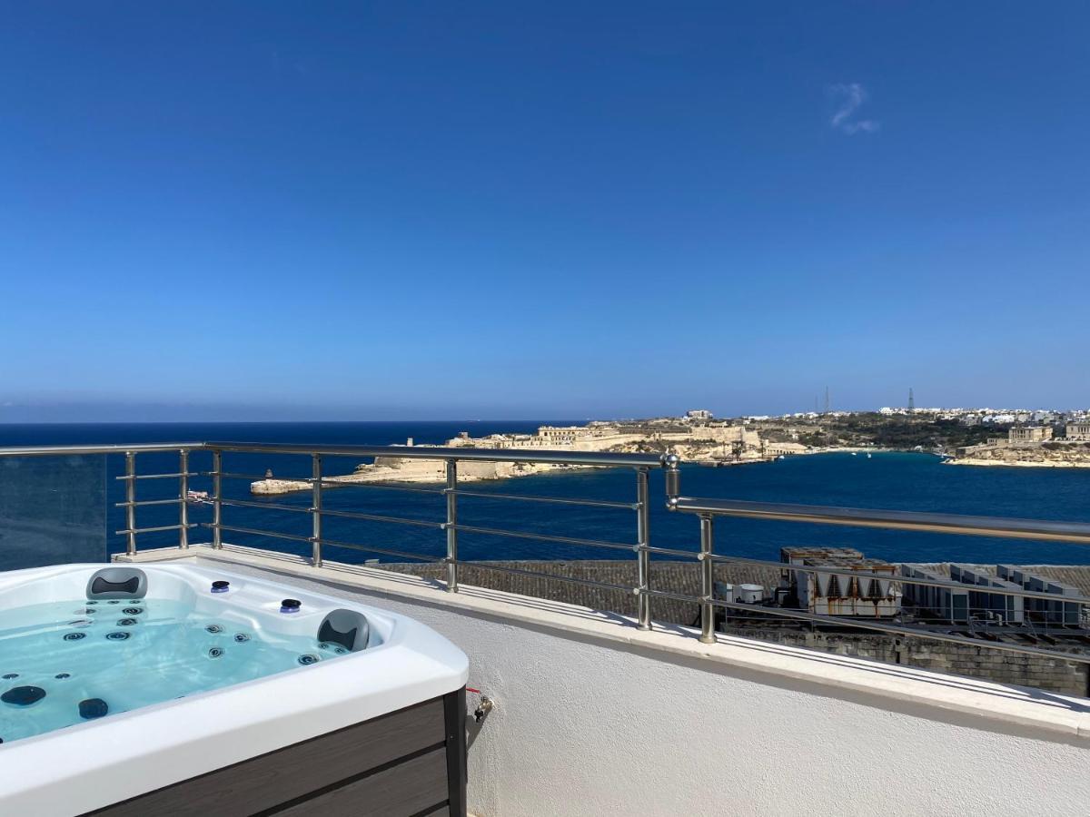Valletta Luxury 4-Bedroom Duplex With Stunning Sea Views Private Terrace And Jacuzzi Exterior photo