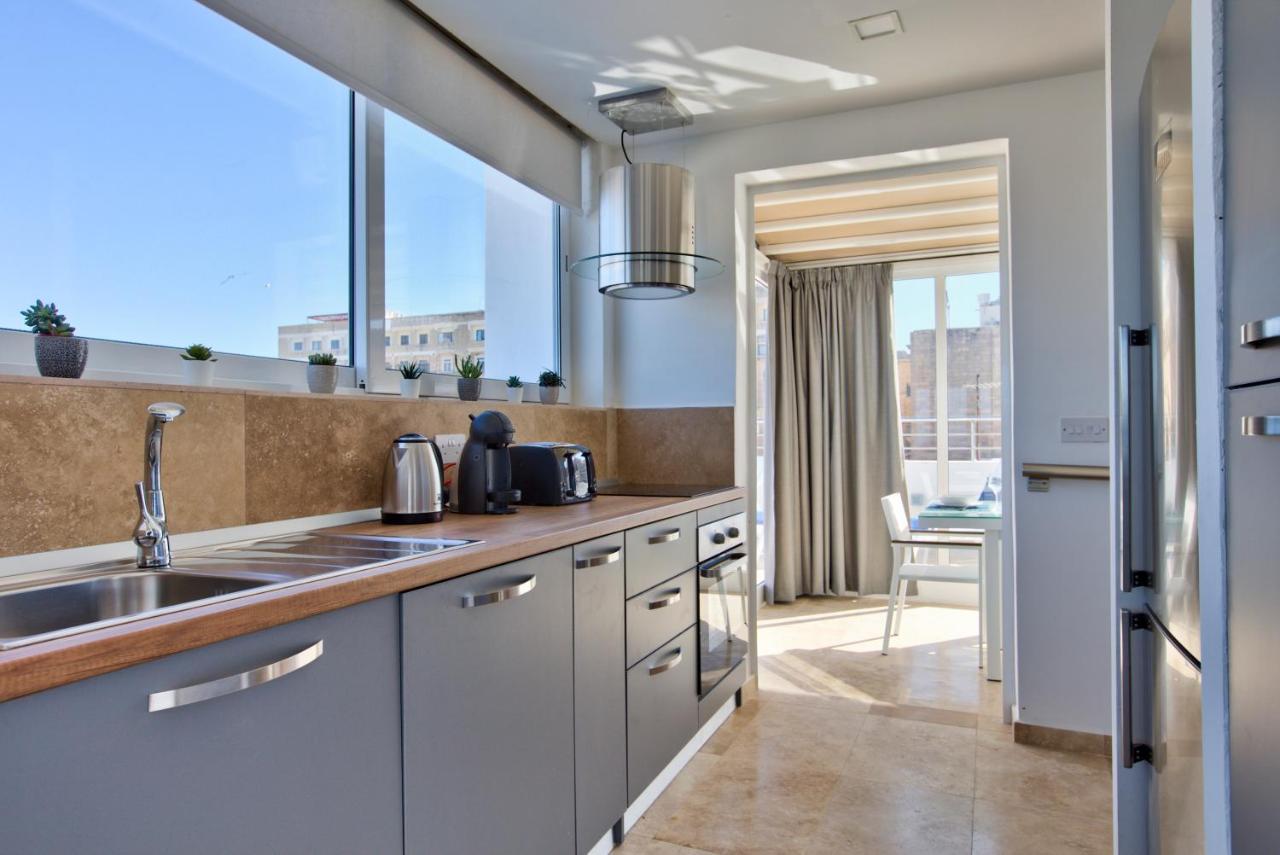 Valletta Luxury 4-Bedroom Duplex With Stunning Sea Views Private Terrace And Jacuzzi Exterior photo